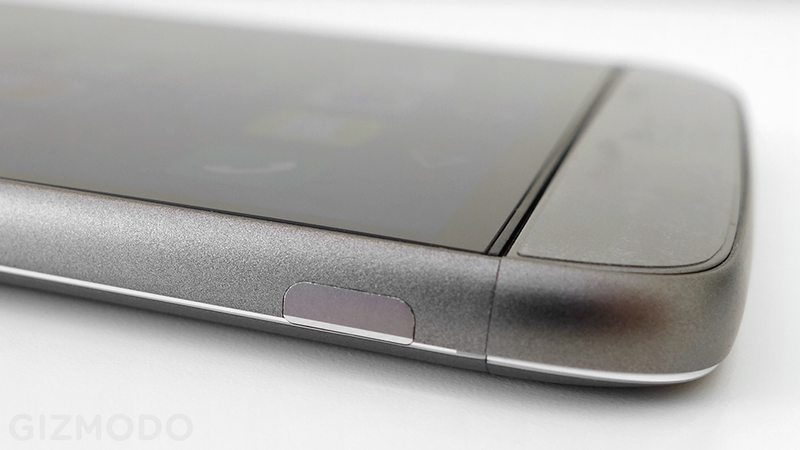 Illustration for article titled LG G5 Review: A Timid Attempt to Put the Gadget Back in Smartphones